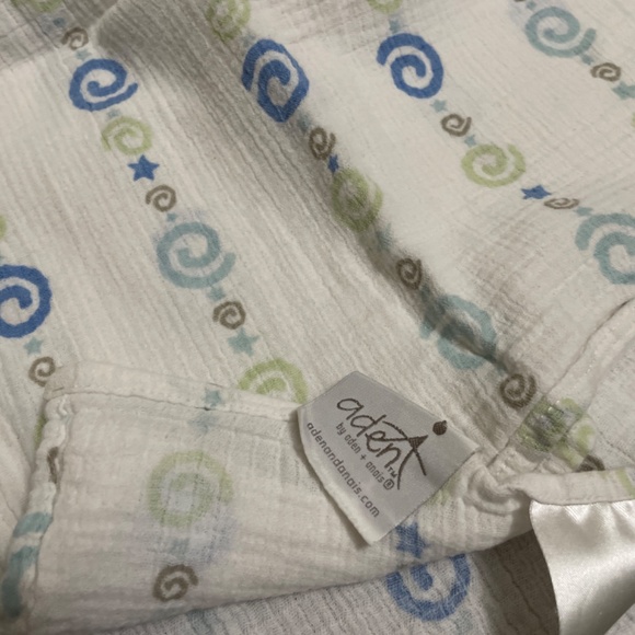 Set of 5 Aden + Anais Muslins + 1 extra - Picture 4 of 6